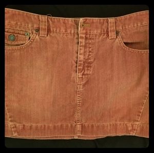 SOLD: Cordoroy skirt with pockets